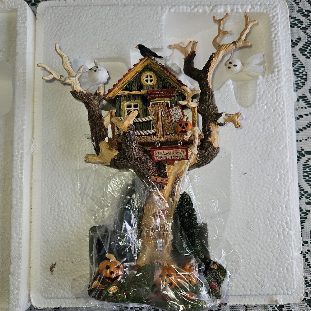 Department 56 Halloween Tree House with Ghosts - Picture 4 of 4